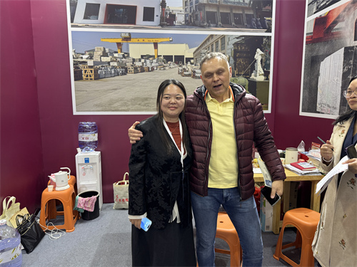 Фабриката за резба на Xingyan Stone го слави успехот на саемот Xiamen Stone 2025