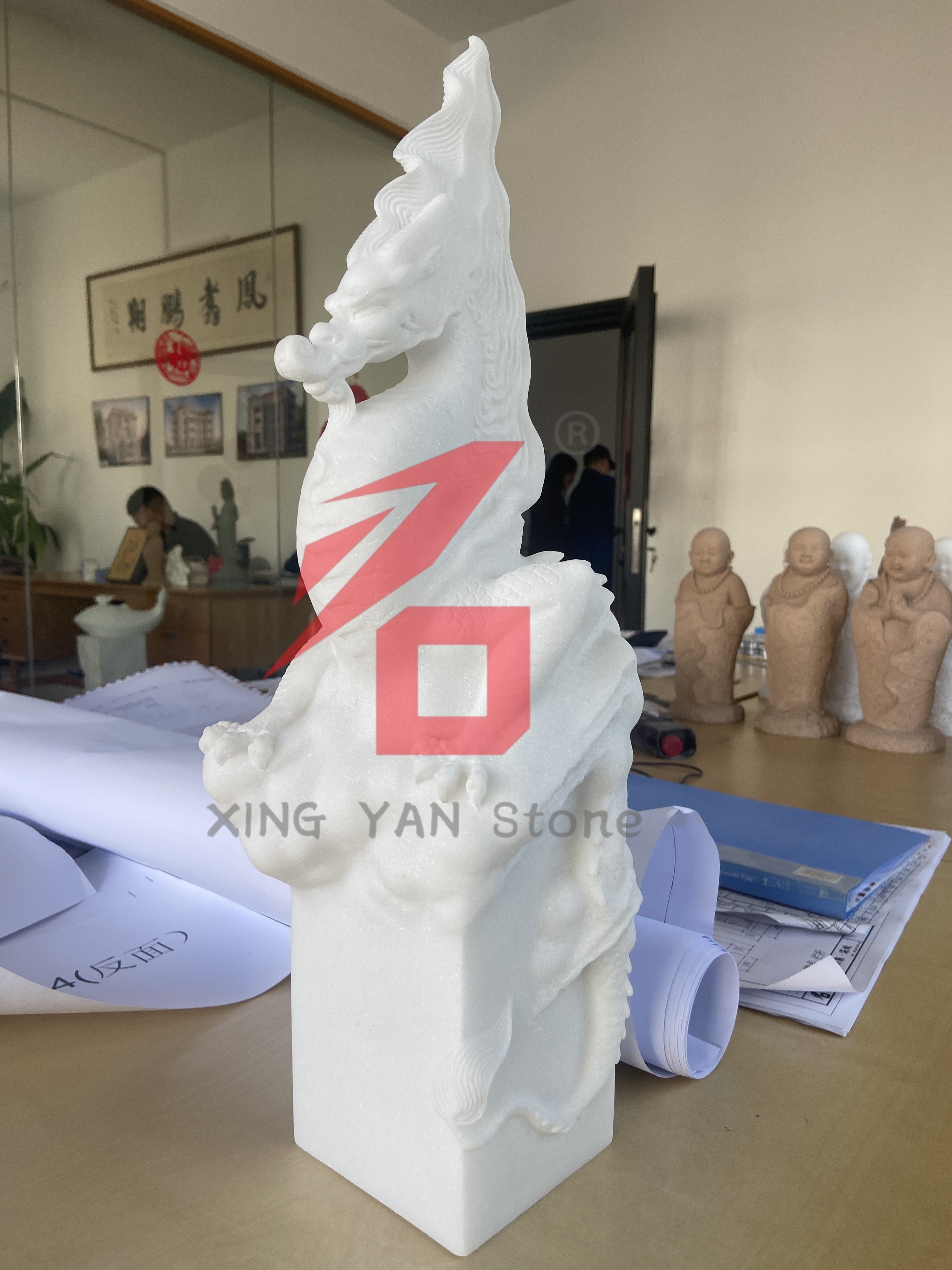 Камени резби во кинески стил добиваат популарност на европските и американските меморијални пазари