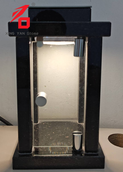 ЛЕД светилка на гробиштата со соларен панел